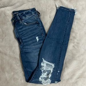 American Eagle Super Hi-Rise Jegging distressed jeans!